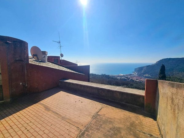 casa indipendente in vendita a Finale Ligure