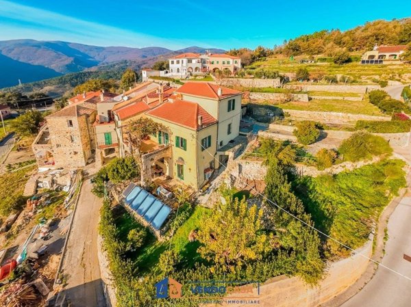 casa indipendente in vendita a Finale Ligure