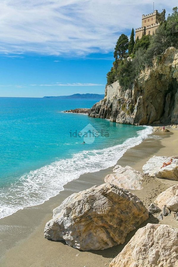 casa indipendente in vendita a Finale Ligure