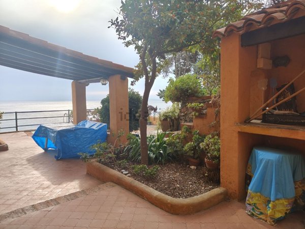 appartamento in vendita a Finale Ligure in zona Varigotti