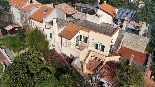 casa indipendente in vendita a Finale Ligure in zona Varigotti