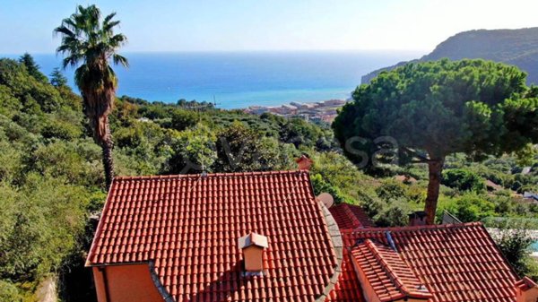 casa indipendente in vendita a Finale Ligure