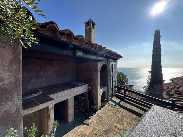 appartamento in vendita a Finale Ligure in zona Varigotti