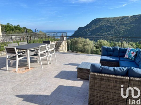 casa indipendente in vendita a Finale Ligure
