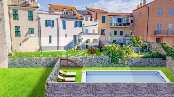 appartamento in vendita a Finale Ligure