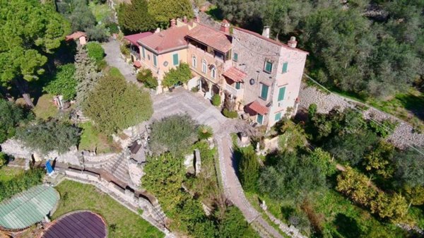 casa indipendente in vendita a Finale Ligure