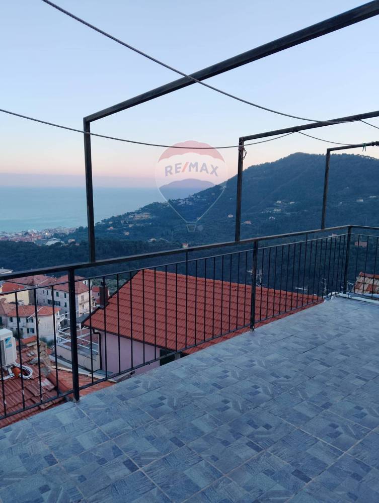 casa indipendente in vendita a Finale Ligure