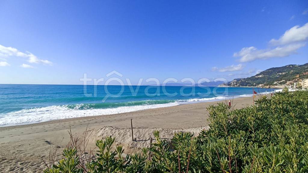 appartamento in vendita a Finale Ligure in zona Varigotti