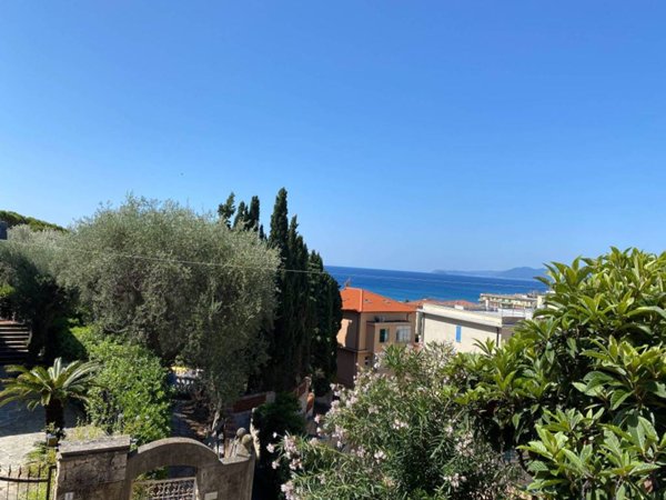 appartamento in vendita a Finale Ligure