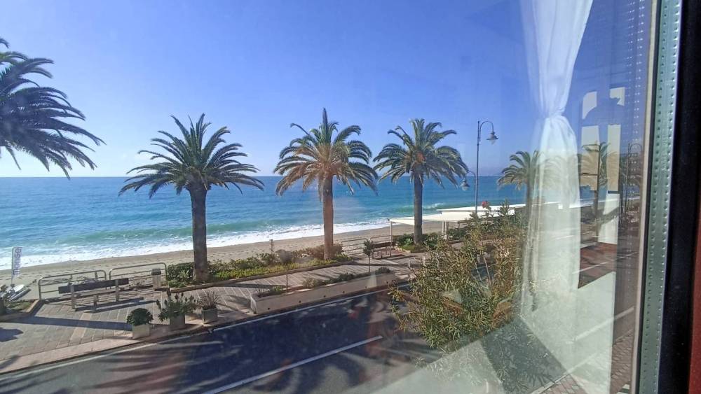 appartamento in vendita a Finale Ligure in zona Varigotti