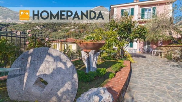 casa indipendente in vendita a Finale Ligure