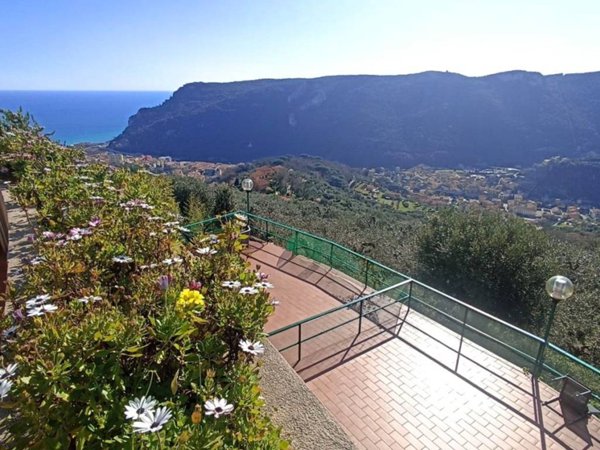 appartamento in vendita a Finale Ligure