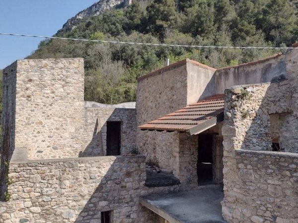 casa indipendente in vendita a Finale Ligure in zona Calvisio