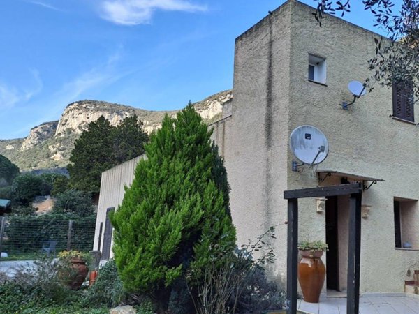 casa indipendente in vendita a Finale Ligure