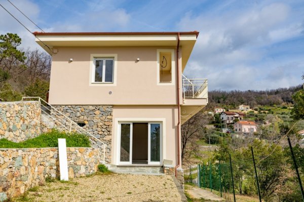 appartamento in vendita a Finale Ligure in zona Olle