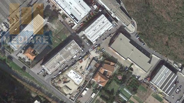 locale commerciale in vendita a Finale Ligure