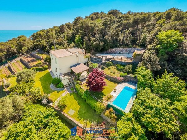 casa indipendente in vendita a Finale Ligure in zona Varigotti