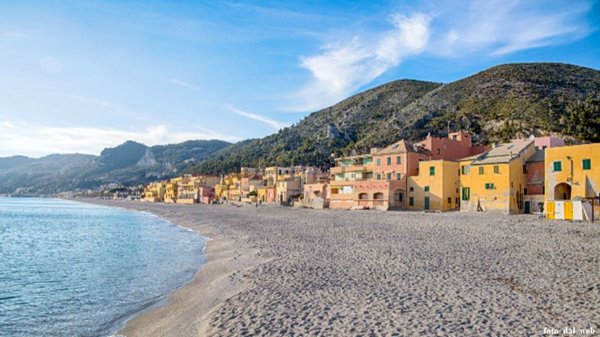 appartamento in vendita a Finale Ligure in zona Varigotti