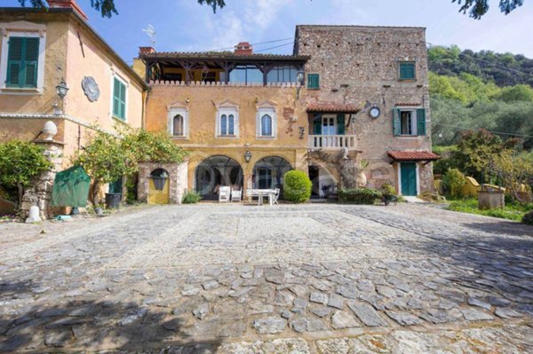 casa indipendente in vendita a Finale Ligure in zona Perti