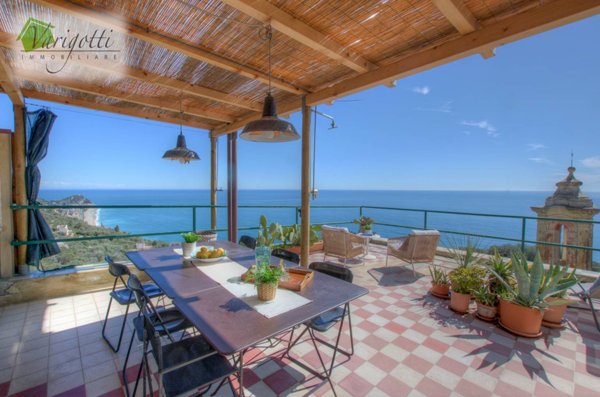 villa in vendita a Finale Ligure in zona Varigotti