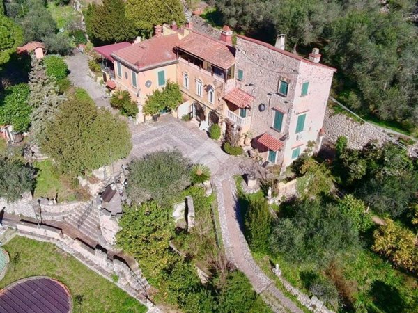casa indipendente in vendita a Finale Ligure