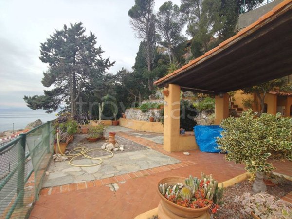 appartamento in vendita a Finale Ligure in zona Varigotti
