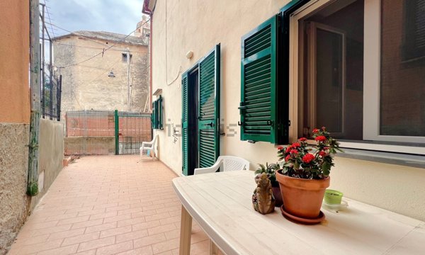 appartamento in vendita a Finale Ligure in zona Varigotti