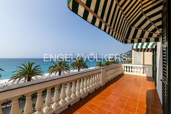 appartamento in vendita a Finale Ligure in zona Varigotti