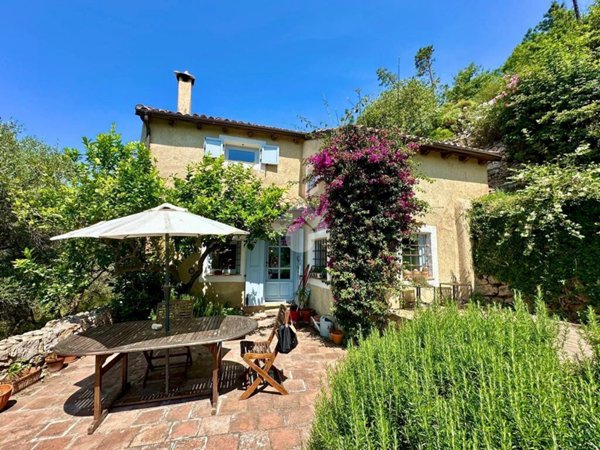 casa indipendente in vendita a Finale Ligure in zona Gorra
