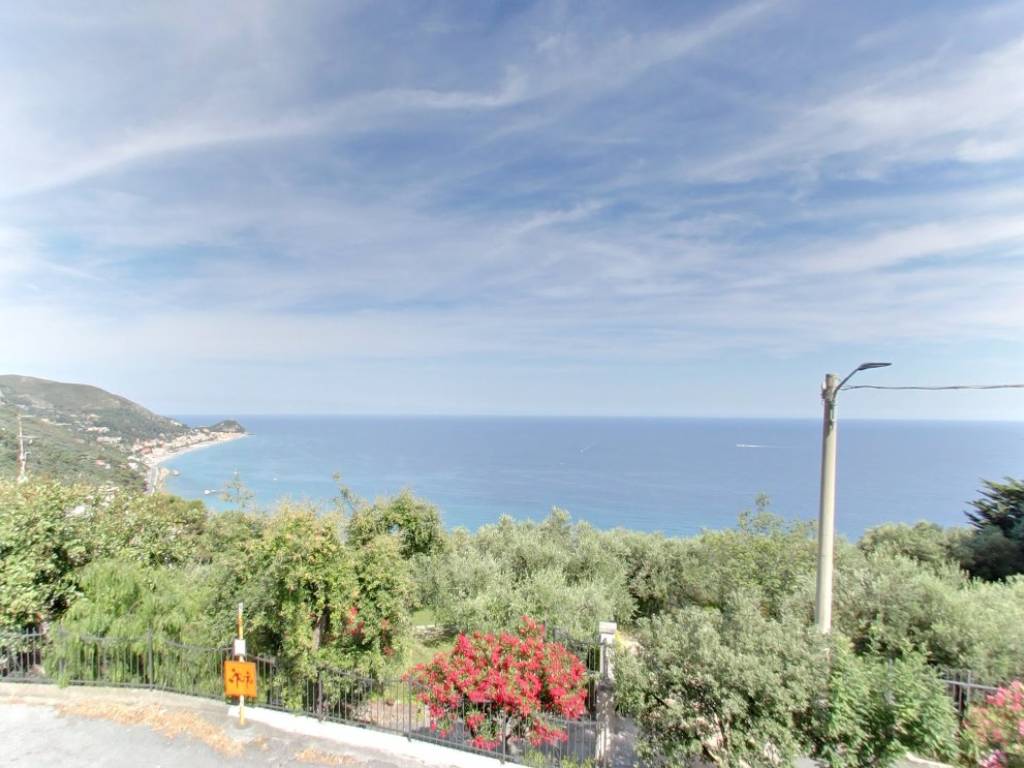intera palazzina in vendita a Finale Ligure
