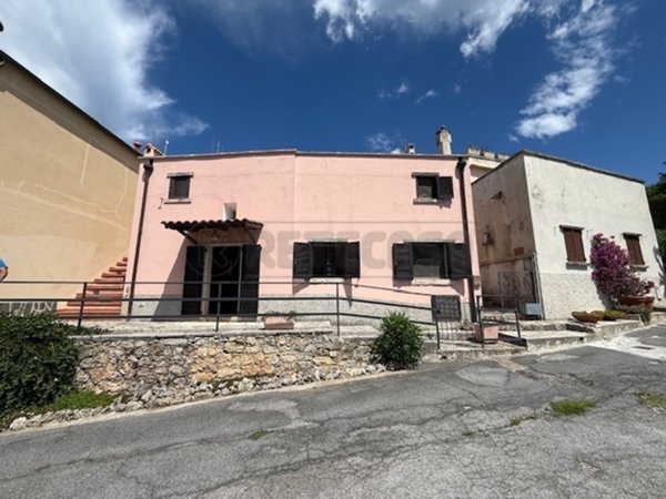 casa indipendente in vendita a Finale Ligure