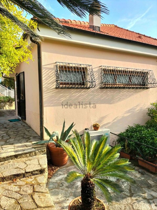 casa indipendente in vendita a Finale Ligure