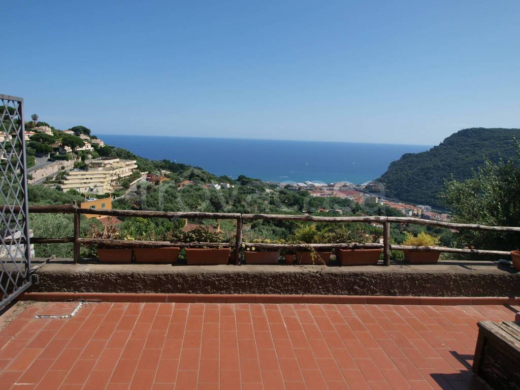 casa indipendente in vendita a Finale Ligure