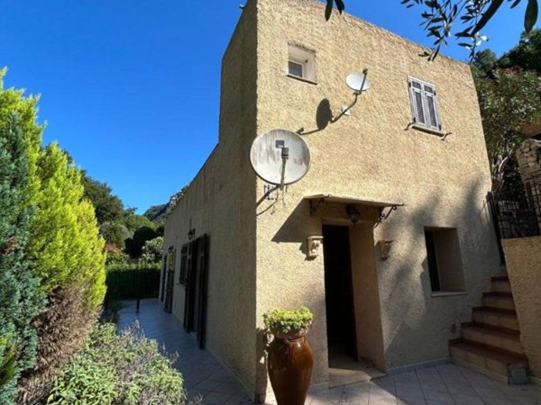 casa indipendente in vendita a Finale Ligure