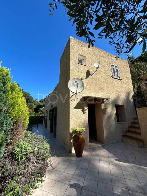 casa indipendente in vendita a Finale Ligure in zona Perti