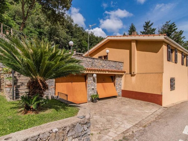 casa indipendente in vendita a Finale Ligure