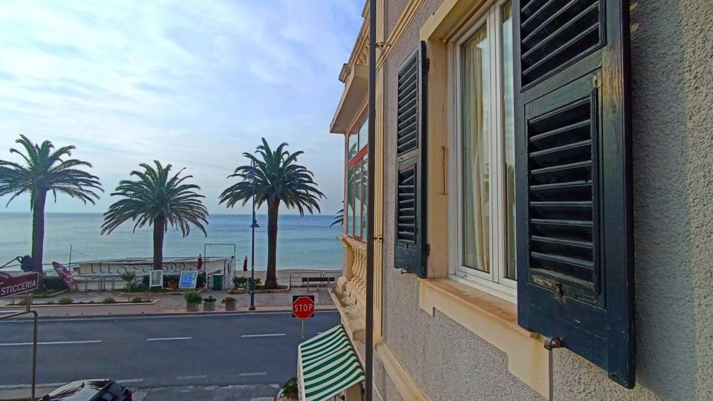 appartamento in vendita a Finale Ligure in zona Varigotti