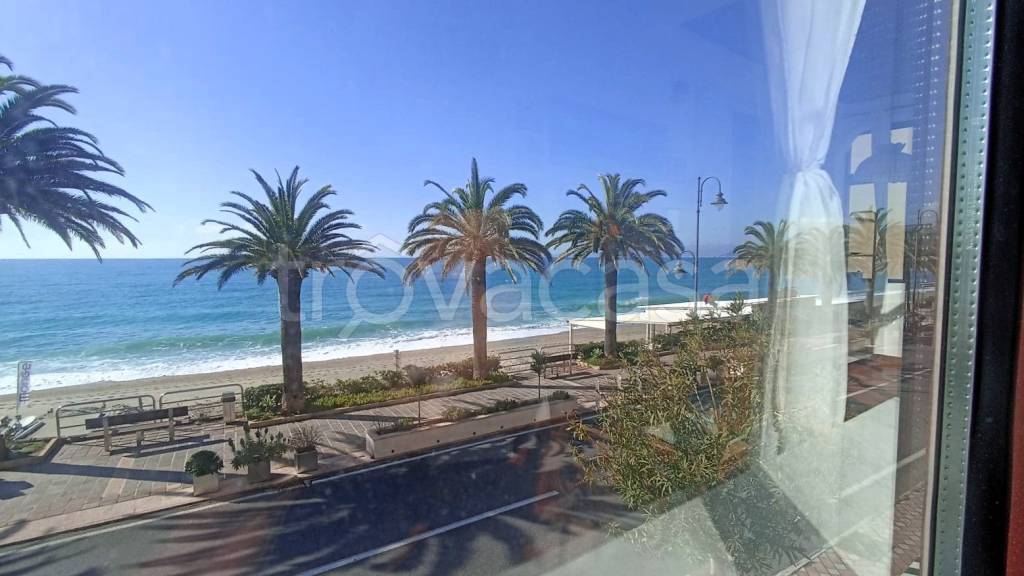 appartamento in vendita a Finale Ligure in zona Varigotti