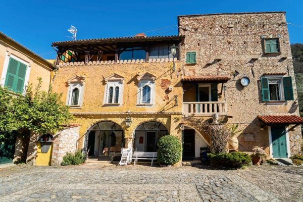 casa indipendente in vendita a Finale Ligure