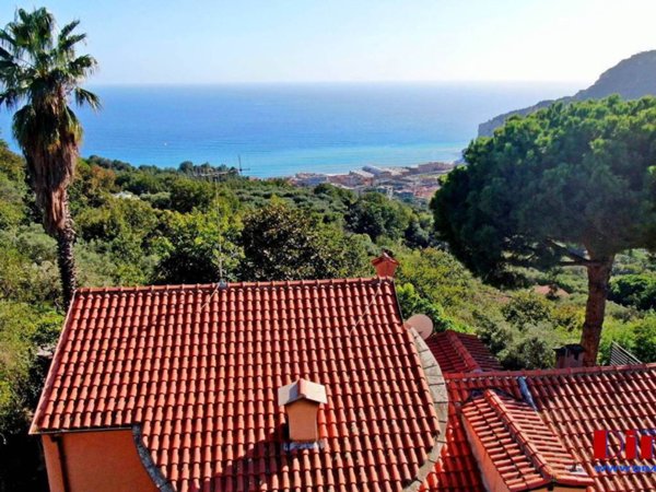 casa indipendente in vendita a Finale Ligure