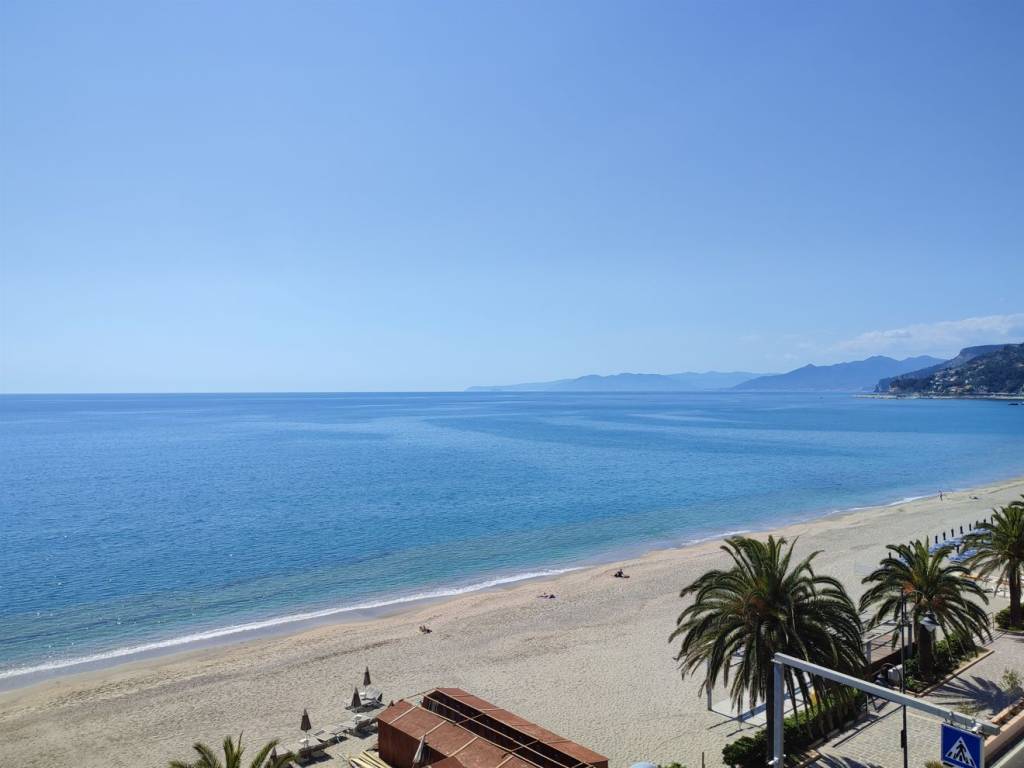 appartamento in vendita a Finale Ligure in zona Varigotti