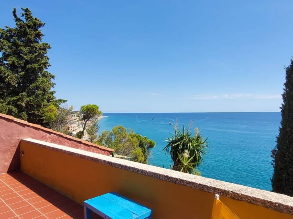 casa indipendente in vendita a Finale Ligure in zona Varigotti