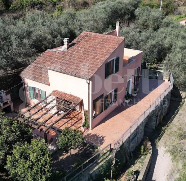 casa indipendente in vendita a Finale Ligure