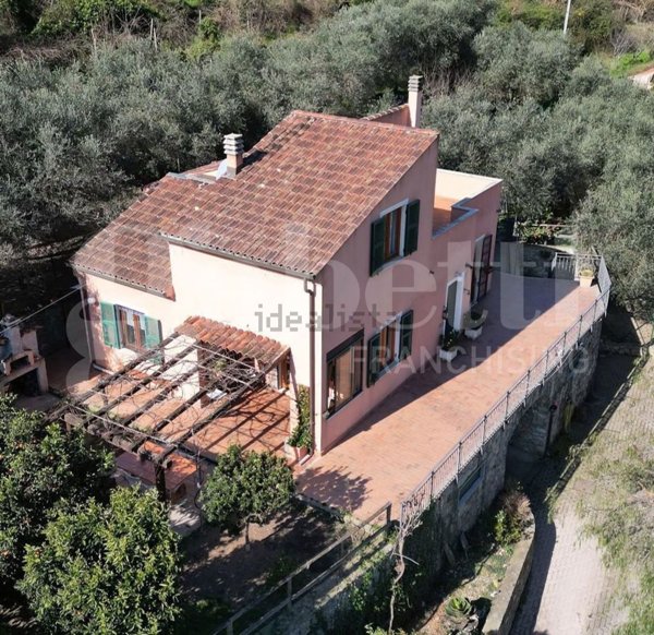 casa indipendente in vendita a Finale Ligure