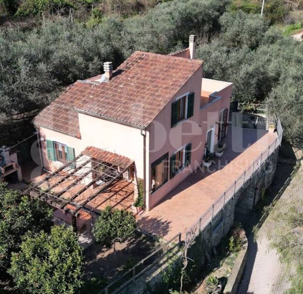 casa indipendente in vendita a Finale Ligure