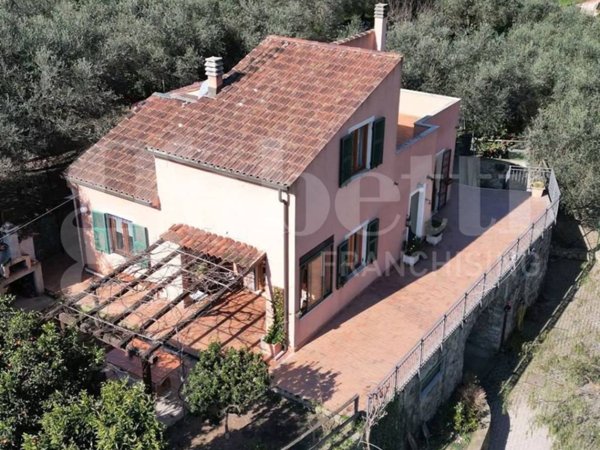 casa indipendente in vendita a Finale Ligure in zona Perti