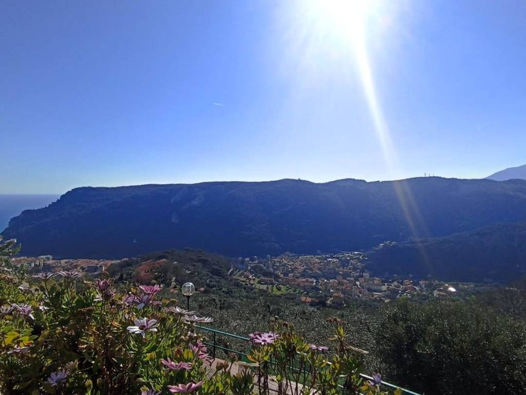 appartamento in vendita a Finale Ligure