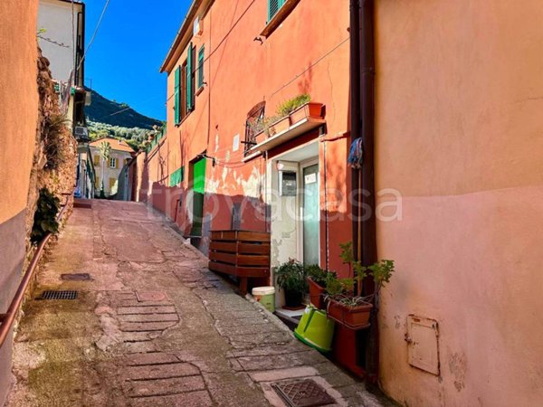 appartamento in vendita a Finale Ligure in zona Calvisio