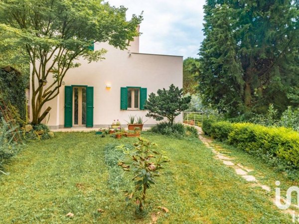 casa indipendente in vendita a Finale Ligure in zona Calvisio