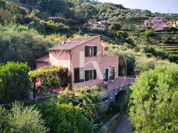casa indipendente in vendita a Finale Ligure in zona Olle